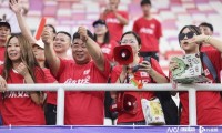 女足比赛全场观众尖叫，现场气氛高潮